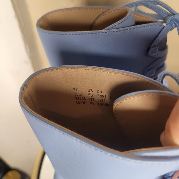 Stuart Weitzman McKenzee Cornflower Blue Combat Boots Size 6 - Picture 3 of 11